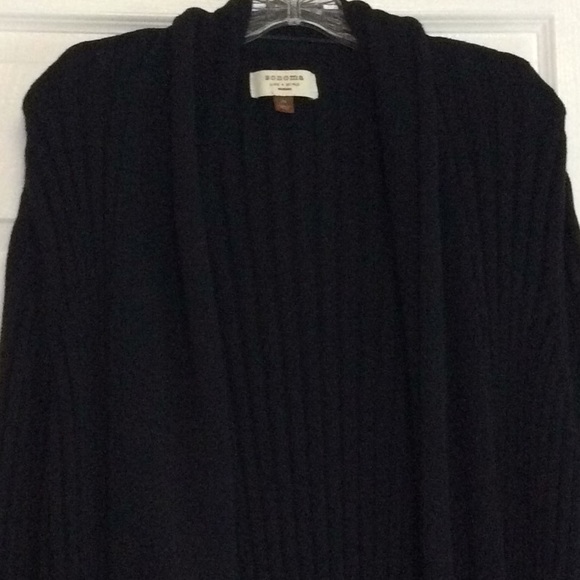 Pretty black sweater - Picture 2 of 9